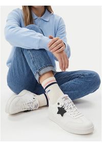 Guess Jeans Sneakersy EO-GSJ120 Kremowy. Kolor: kremowy. Materiał: skóra #9