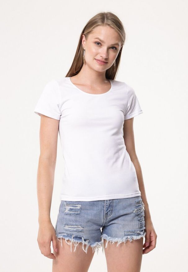 Born2be - Biały T-shirt Eight. Okazja: na co dzień. Kolor: biały. Materiał: jeans, bawełna, dzianina, elastan. Długość rękawa: krótki rękaw. Długość: krótkie. Wzór: jednolity. Styl: rockowy, casual, klasyczny