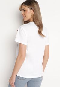 Born2be - Biały T-shirt Ozdobiony Kolorowymi Cyrkoniami Wiadea. Okazja: na co dzień. Kolor: biały. Wzór: aplikacja, kolorowy. Styl: casual, klasyczny #3
