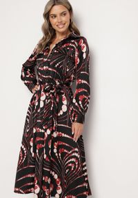 Born2be - Czarno-Czerwona Rozkloszowana Sukienka o Koszulowym Kroju z Gumką w Pasie w Abstrakcyjny Wzór Daltinnia. Okazja: na co dzień. Kolor: czarny. Długość rękawa: długi rękaw. Typ sukienki: koszulowe. Styl: casual #7