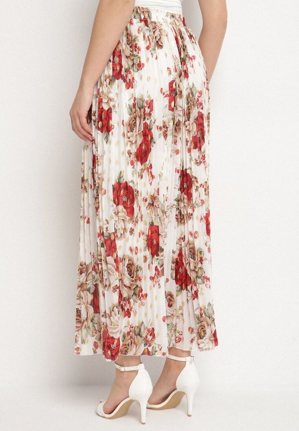 Born2be - Biała Kwiecista Spódnica o Rozkloszowanym Kroju z Metalicznym Zdobieniem Folariva. Okazja: na co dzień. Kolor: biały. Wzór: aplikacja. Styl: casual, elegancki