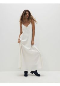 Reserved - Jeansowa sukienka maxi - biały. Kolor: biały. Materiał: jeans. Długość: maxi