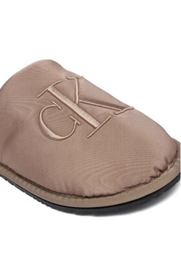 Calvin Klein Jeans Kapcie Slipper Satin Moire YW0YW02053 Beżowy. Kolor: beżowy. Materiał: materiał