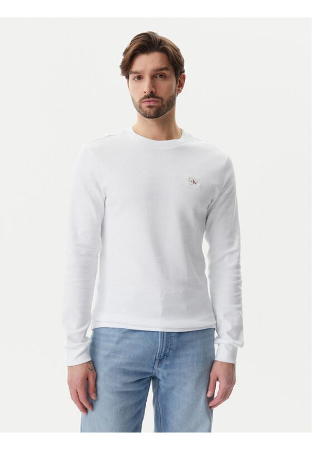 Calvin Klein Jeans Longsleeve J30J327117 Biały Regular Fit. Kolor: biały. Materiał: bawełna. Długość rękawa: długi rękaw