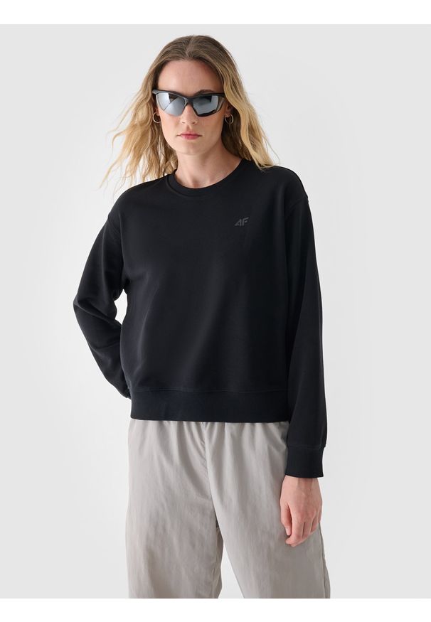 4f - 4F Bluza dresowa nierozpinana bez kaptura damska - czarna XXL. Okazja: na co dzień. Typ kołnierza: bez kaptura. Kolor: czarny. Materiał: dresówka. Wzór: gładki, ze splotem. Styl: sportowy, casual