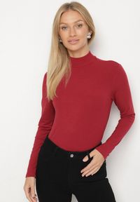Born2be - Bordowa Bluzka Golf Typu Longsleeve Altera. Okazja: do pracy, na co dzień. Typ kołnierza: golf. Kolor: czerwony. Materiał: jeans. Długość rękawa: długi rękaw. Styl: casual, elegancki #1