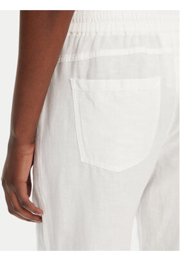 Olsen Spodnie materiałowe 14002404 Biały Regular Fit. Kolor: biały. Materiał: bawełna, len
