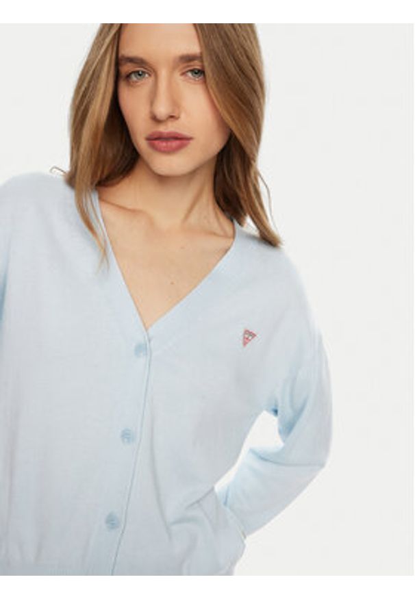 Guess Jeans Sweter W4BR16 Z3HO2 Błękitny Regular Fit. Kolor: niebieski. Materiał: syntetyk