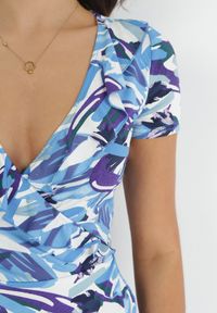 Born2be - Niebieska Sukienka Kopertowa z Falbanką Malva. Kolor: niebieski. Typ sukienki: kopertowe #2