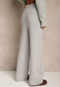 Renee - Szare Szerokie Spodnie Dzianinowe Ozdobione Sznurkami Meretusa. Okazja: na co dzień, do pracy, na spotkanie biznesowe. Stan: podwyższony. Kolor: szary. Materiał: dzianina. Wzór: aplikacja. Styl: biznesowy, klasyczny, casual #4