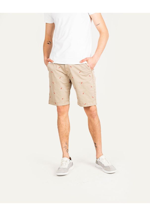 Pepe Jeans Szorty "Miles Short Icon" | PM800849 | Miles Short Icon | Mężczyzna | Beżowy. Okazja: na co dzień. Kolor: beżowy. Materiał: elastan, bawełna. Wzór: aplikacja. Styl: casual