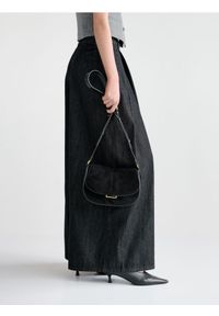 Reserved - Torebka crossbody - czarny. Kolor: czarny. Materiał: zamszowe. Styl: klasyczny #1