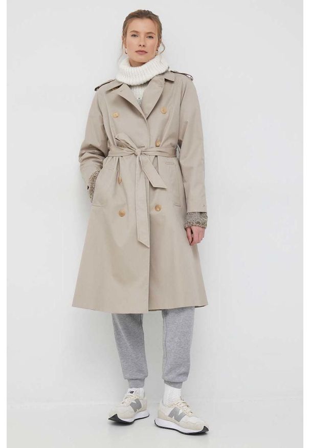 TOMMY HILFIGER - Tommy Hilfiger trencz bawełniany kolor beżowy przejściowy. Kolor: beżowy. Materiał: bawełna. Długość rękawa: raglanowy rękaw. Styl: klasyczny