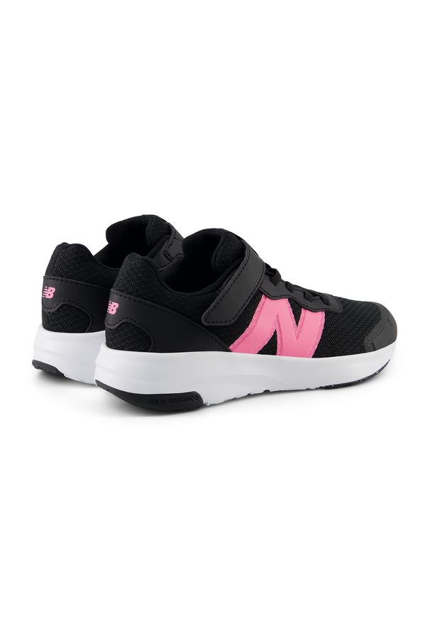 Buty dziecięce New Balance PT578BP – czarne. Kolor: czarny. Materiał: guma, materiał, syntetyk. Szerokość cholewki: normalna. Sport: bieganie