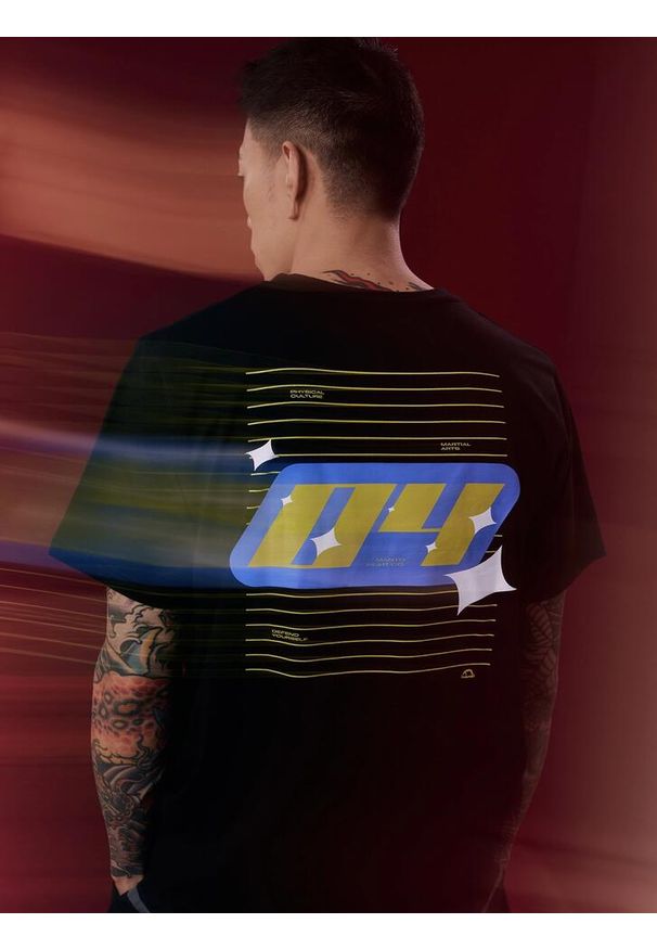 Koszulka sportowa MANTO racing oversize z krótkim rękawem. Kolor: czarny. Długość rękawa: krótki rękaw. Długość: krótkie