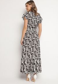 Born2be - Czarna Sukienka o Kopertowym Fasonie z Falbanką w Kwiatowy Wzór Flormoi. Okazja: na co dzień. Typ kołnierza: dekolt kopertowy, kołnierz z falbankami. Kolor: czarny. Materiał: jeans, materiał. Wzór: kwiaty. Sezon: wiosna, lato. Typ sukienki: kopertowe. Styl: casual, klasyczny #7