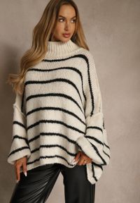 Renee - Beżowy Oversizowy Golf w Paski z Dodatkiem Wełny i Wiskozy Nezella. Okazja: na co dzień. Typ kołnierza: golf. Kolor: beżowy. Materiał: wełna, wiskoza. Wzór: paski. Styl: casual, elegancki #4