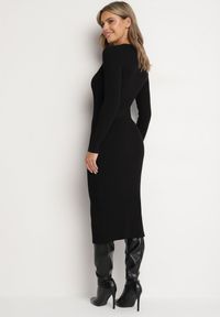 Born2be - Czarna Sweterkowa Sukienka z Wiskozą i Guzikami Vortieska. Okazja: na spotkanie biznesowe. Typ kołnierza: dekolt w serek. Kolor: czarny. Materiał: wiskoza. Długość rękawa: długi rękaw. Typ sukienki: dopasowane. Styl: elegancki, biznesowy #6