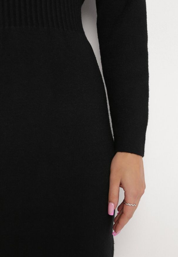 Born2be - Czarna Sukienka z Wełną o Swetrowym Fasonie z Golfem Haweilla. Typ kołnierza: golf. Kolor: czarny. Materiał: wełna. Sezon: zima