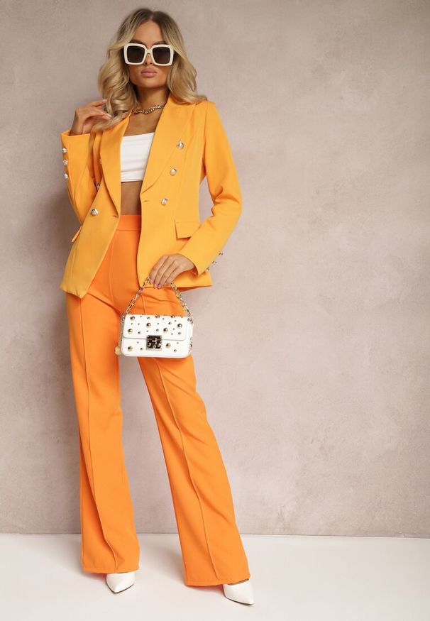 Renee - Pomarańczowa Marynarka na Guziki z Poduszkami w Ramionach Ilysane. Kolor: pomarańczowy