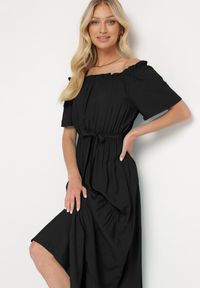 Born2be - Czarna Bawełniana Sukienka Hiszpanka z Wiskozą z Gumką i Materiałowym Paskiem w Talii Tiamanthe. Okazja: na imprezę, na co dzień. Typ kołnierza: dekolt hiszpanka. Kolor: czarny. Materiał: materiał, bawełna, wiskoza. Sezon: lato. Styl: casual, elegancki #7