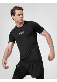 4f - Koszulka do biegania regular szybkoschnąca męska. Kolor: czarny. Materiał: dzianina, materiał. Długość rękawa: krótki rękaw. Długość: krótkie. Sport: bieganie, fitness