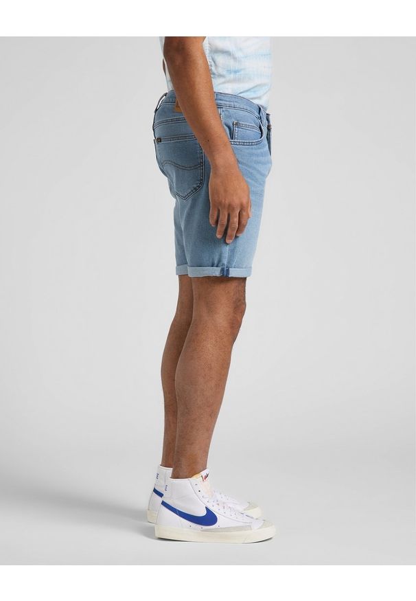 Lee - LEE RIDER SHORT MĘSKIE SZORTY JEANSOWE DK VISUAL CODY L73FMGUC 112145576. Materiał: jeans