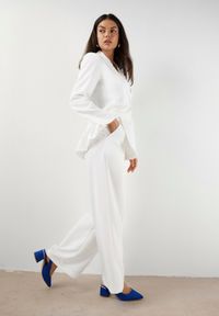 Born2be - Biała Dwurzędowa Marynarka z Usztywnioną Linią Ramion Emiranea. Okazja: na co dzień, do pracy. Kolor: biały. Materiał: jeans. Wzór: aplikacja. Styl: casual, klasyczny, elegancki #9