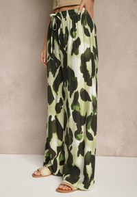 Renee - Jasnozielone Szerokie Spodnie High Waist z Wiskozą w Panterkowy Wzór Zeviera. Okazja: na co dzień. Stan: podwyższony. Kolor: zielony. Materiał: wiskoza. Styl: elegancki, casual #3