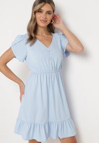 Born2be - Jasnoniebieska Rozkloszowana Sukienka z Gumką w Talii i Falbanką Welimia. Kolor: niebieski #1