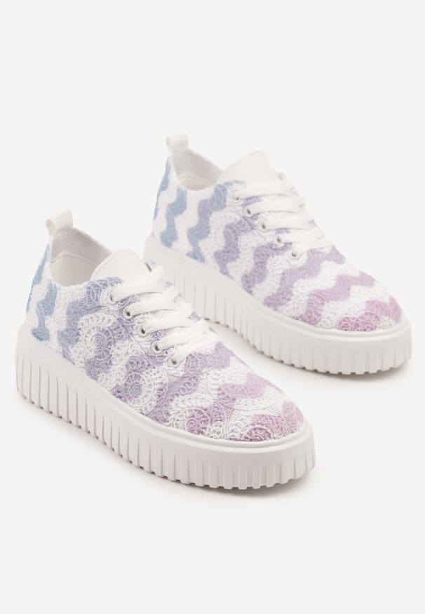 Renee - Biało-Niebieskie Ażurowe Sneakersy na Platformie Ellisara. Kolor: biały. Wzór: ażurowy. Sezon: lato. Obcas: na platformie