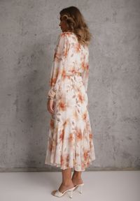 Renee - Pomarańczowa Eteryczna Sukienka Zdobiona Falbankami i Wiązanym Paskiem Rhelaith. Okazja: na imprezę, na randkę. Typ kołnierza: kołnierz z falbankami. Kolor: pomarańczowy. Materiał: poliester. Wzór: aplikacja. Styl: boho #5