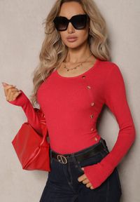 Renee - Czerwony Sweter z Wiskozą Ozdobiony Metalicznymi Aplikacjami Malittia. Kolor: czerwony. Materiał: wiskoza. Wzór: aplikacja. Sezon: zima
