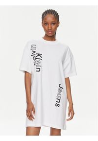 Calvin Klein Jeans Sukienka codzienna J20J223042 Biały Oversize. Okazja: na co dzień. Kolor: biały. Materiał: bawełna. Typ sukienki: proste, oversize. Styl: casual