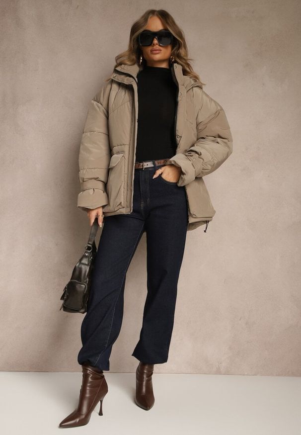 Renee - Beżowa Oversizowa Kurtka z Kapturem i Pikowanymi Przeszyciami Unavella. Okazja: na co dzień. Typ kołnierza: kaptur. Kolor: beżowy. Materiał: jeans. Styl: casual