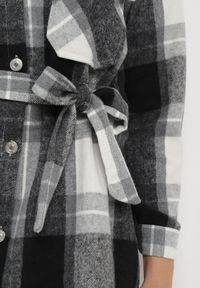 Born2be - Czarno-Biała Koszula Sukienka Mini w Kratkę Zapinana na Guziki z Paskiem Draandil. Kolor: czarny. Materiał: materiał. Wzór: kratka #5