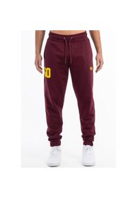 Jogging Lonsdale Sumburgh. Kolor: czerwony, wielokolorowy, żółty. Materiał: dresówka. Wzór: haft. Styl: sportowy #1