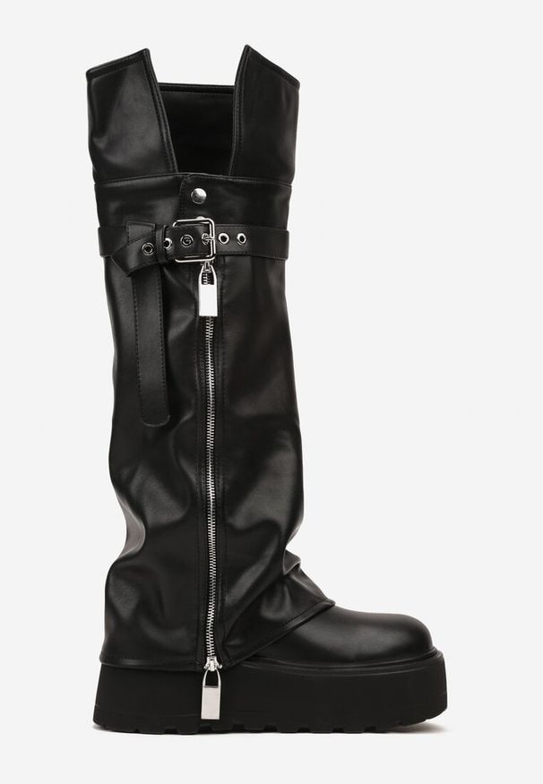 Born2be - Czarne Kozaki na Platformie w Stylu Grunge z Suwaikem i Klamrami Sandrie. Okazja: na co dzień. Zapięcie: klamry. Kolor: czarny. Materiał: jeans, skóra. Szerokość cholewki: normalna. Obcas: na platformie. Styl: casual