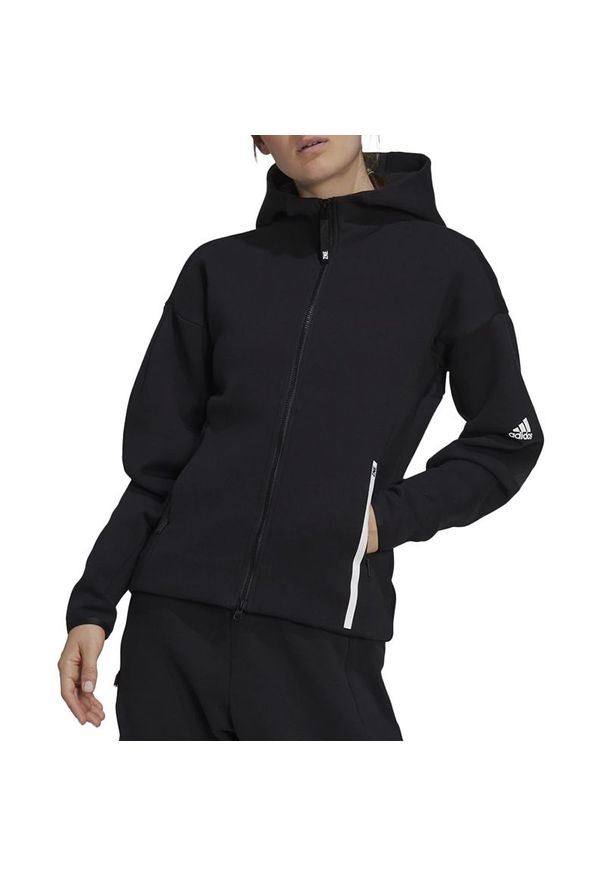 Adidas - Bluza adidas Z.N.E. Sportswear Hoodie GT9759 - czarna. Typ kołnierza: kaptur. Kolor: czarny. Materiał: materiał, bawełna, poliester, elastan. Wzór: aplikacja. Styl: klasyczny, sportowy