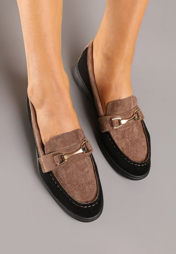 Renee - Czarne Mokasyny z Metalową Ozdobą Ellianta. Okazja: na co dzień. Kolor: czarny. Wzór: aplikacja. Styl: casual, elegancki