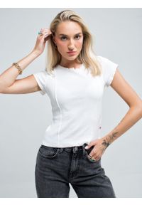 Big-Star - Koszulka damska krótka biała Godivassa 100. Kolor: biały. Materiał: dzianina. Długość: krótkie. Wzór: prążki. Styl: retro #2