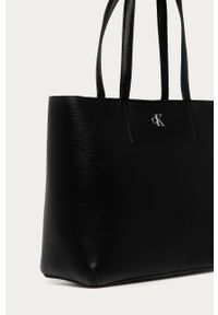 Calvin Klein Jeans - Torebka. Kolor: czarny. Wzór: gładki. Materiał: skórzane. Rozmiar: duże. Rodzaj torebki: na ramię #4