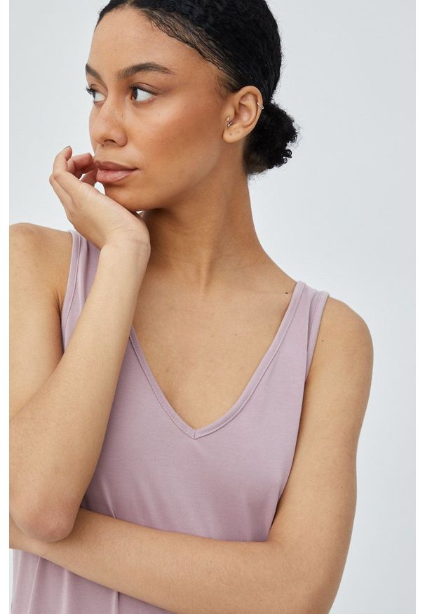 Vero Moda sukienka kolor fioletowy mini prosta. Okazja: na co dzień. Kolor: fioletowy. Materiał: włókno, dzianina. Długość rękawa: na ramiączkach. Wzór: gładki. Typ sukienki: proste. Styl: casual. Długość: mini