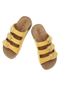 Klapki damskie Yokono, cholewka ze skóry naturalnej zamszowej z trzema szerokimi paskami, żółte, Wiwi-263 Ser Mostaza. Kolor: żółty. Materiał: skóra, zamsz. Wzór: paski. Sezon: lato #2