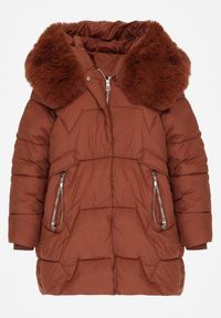 Born2be - Brązowa Pikowana Kurtka o Pudełkowym Kroju z Odpinanym Futerkiem i Ozdobnym Suwakiem Hedilina. Okazja: na co dzień, na spacer. Kolor: brązowy. Materiał: futro. Styl: casual, elegancki #4