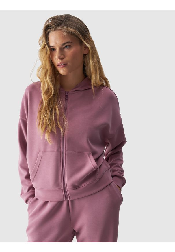 4f - 4F Bluza dresowa rozpinana z modalem damska - różowa XL. Okazja: na co dzień. Typ kołnierza: kaptur. Kolor: różowy. Materiał: dresówka. Wzór: gładki, ze splotem. Styl: sportowy, casual. Sport: fitness