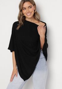 Born2be - Czarna Asymetryczna Bluzka w Stylu Narzutki Oversize Otisha. Okazja: na co dzień. Typ kołnierza: dekolt w kształcie V. Kolor: czarny. Materiał: jeans. Styl: elegancki, casual #4