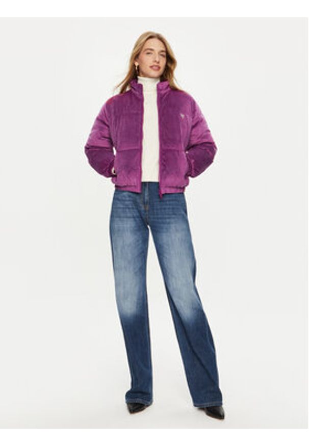 Guess Kurtka zimowa V4BL03 KBXI2 Fioletowy Regular Fit. Kolor: fioletowy. Materiał: syntetyk. Sezon: zima