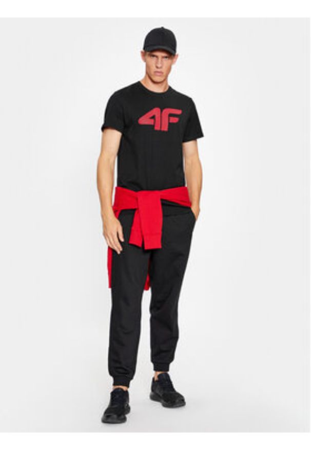 4f - 4F T-Shirt 4FAW23TTSHM0877 Czarny Regular Fit. Kolor: czarny. Materiał: bawełna