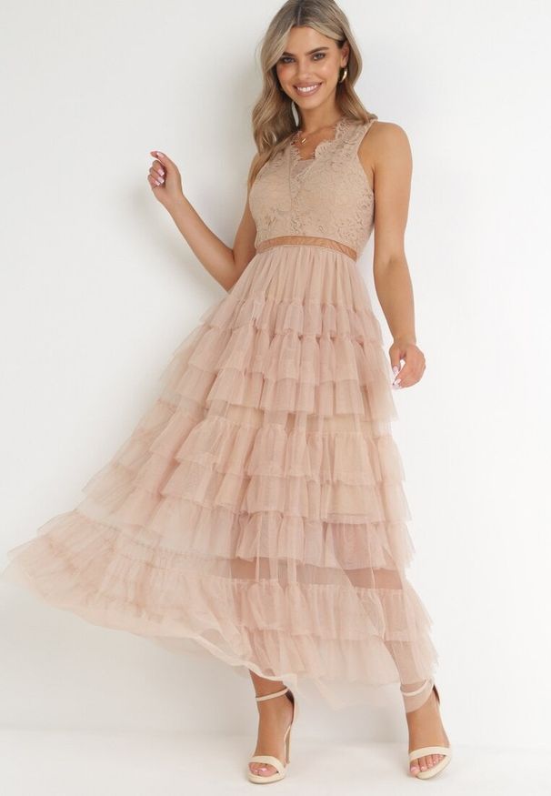 Born2be - Beżowa Sukienka Maxi z Tiulowym Dołem i Koronkową Górą Deliva. Okazja: na co dzień. Kolor: beżowy. Materiał: tiul, koronka. Wzór: aplikacja. Styl: casual, klasyczny. Długość: maxi